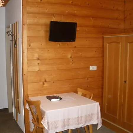 Alpengasthof Zur Loisach Konukevi *